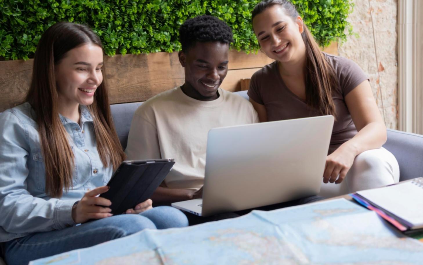 فريق العمل في Skryntex يعمل على تطوير مكتبات الألعاب